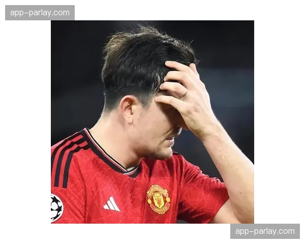 赛前发布会:滕哈格确认利桑德罗·马丁内斯可出战双红会